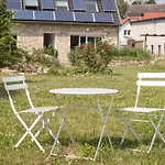 Traumhaus mit „Park“: Landidylle mitten im Zentrum
